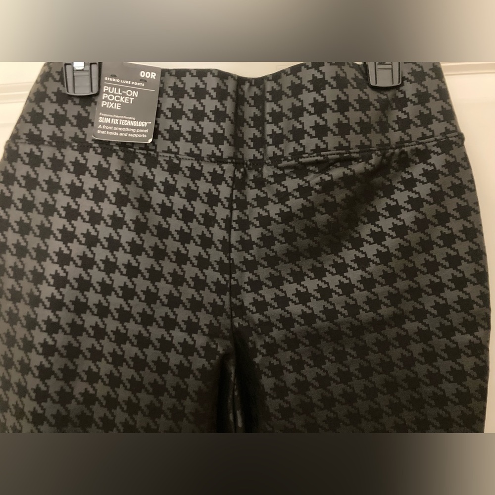 Torrid Pull-On Pocket Pixie Pants Studio Slim-Fit Stretch NEW Size 00R Large 32”